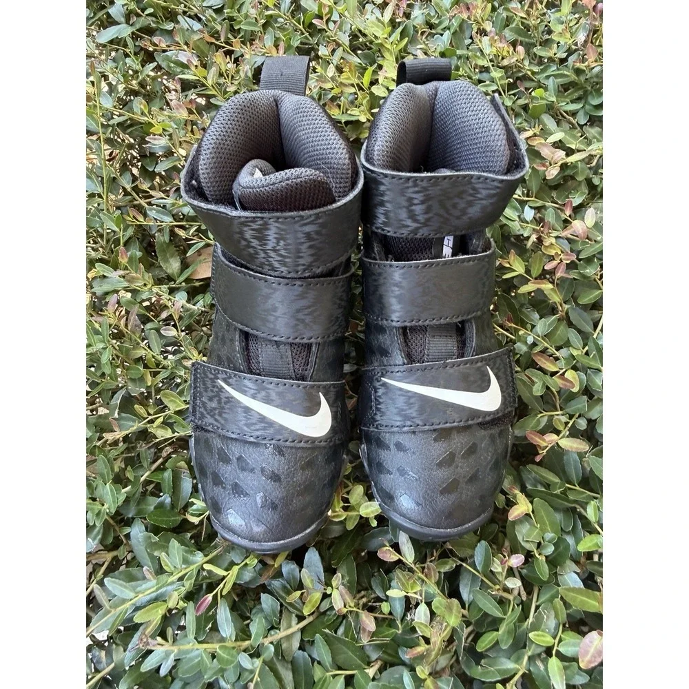 NIKE Force Savage 2 Shark Football Cleat Boys Size 10C Black White AQ7723-001